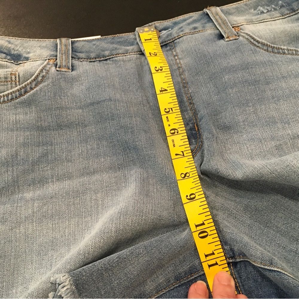 Seven7 Weekend Short 5” Inseam Fray Hem Denim Waist Comfort Stretch Size 16 NWT - Picture 10 of 11